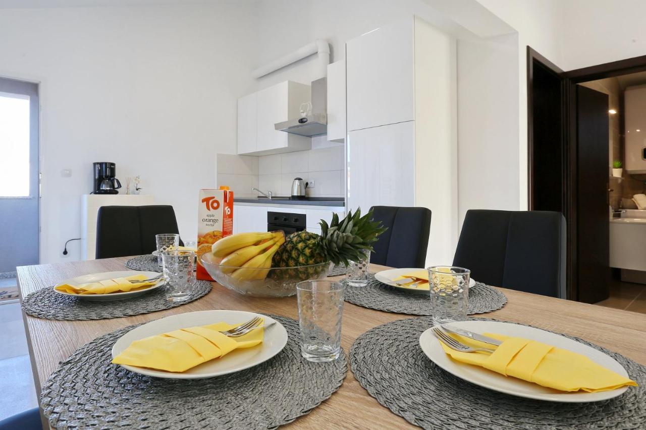 Apartments Lisac Vir Eksteriør bilde