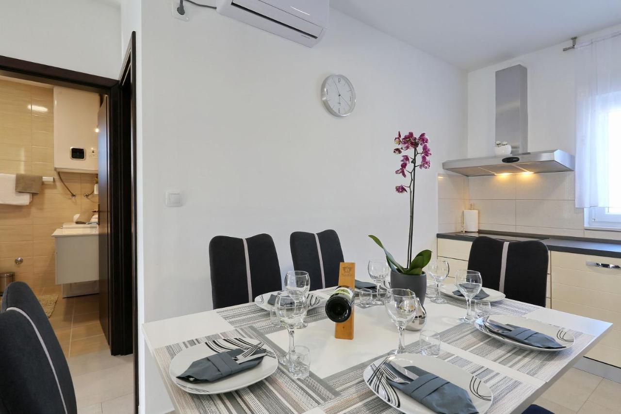 Apartments Lisac Vir Eksteriør bilde