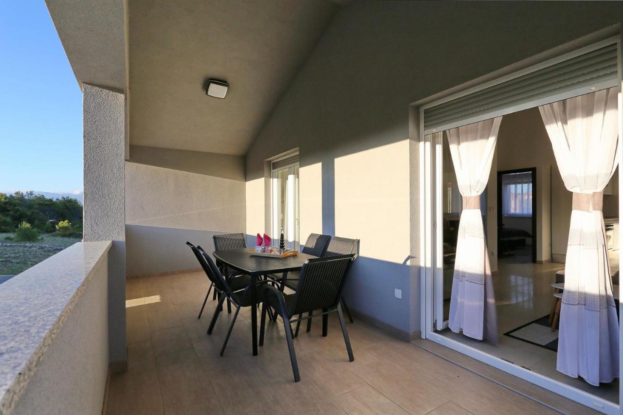 Apartments Lisac Vir Eksteriør bilde
