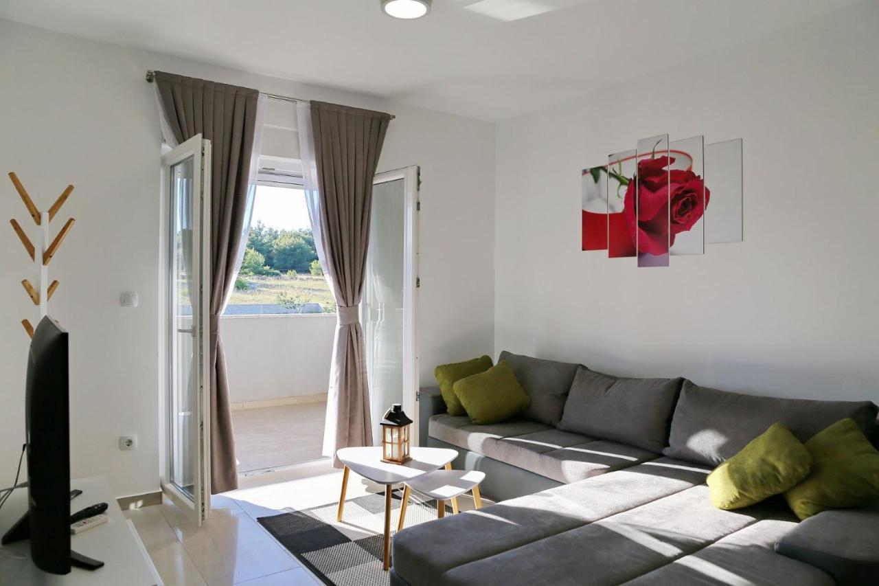 Apartments Lisac Vir Eksteriør bilde