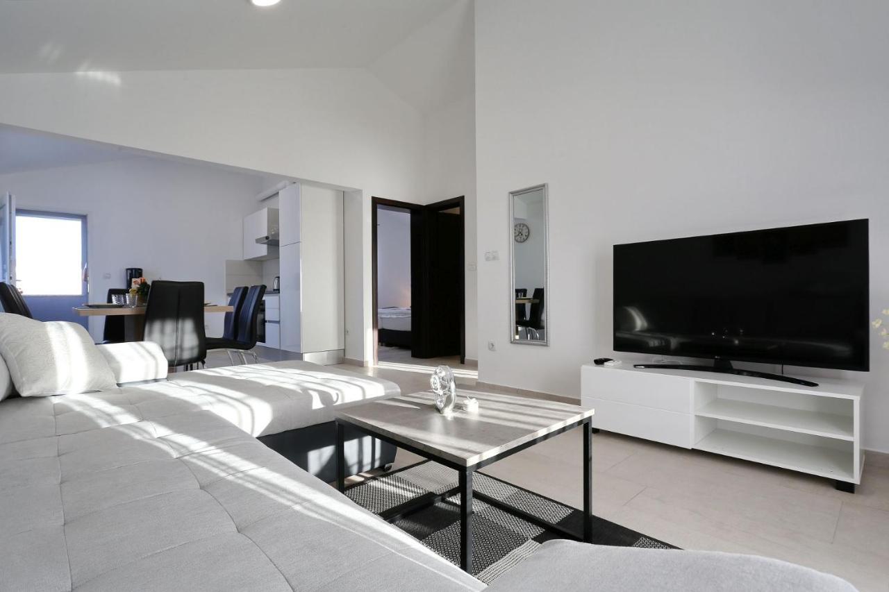Apartments Lisac Vir Eksteriør bilde